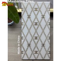 GẠCH TRANG TRÍ 30X60 MÀU TRẮNG HỌA TIẾT HÌNH HỌC ĐAN LƯỚI NHŨ VÀNG KẾT HỢP CHANEL NHẬP KHẨU CAO CẤP
