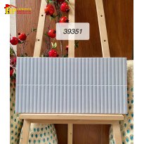 GẠCH TRANG TRÍ 30X60 MÀU XÁM GHI HỌA TIẾT SÓNG SỌC ĐŨA NHẬP KHẨU CAO CẤP