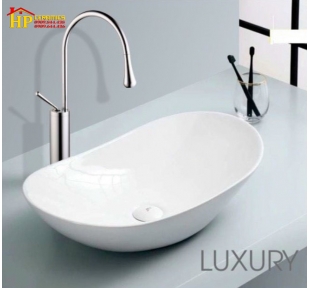 LAVABO SỨ TRẮNG HÌNH THỔI VÀNG LB24