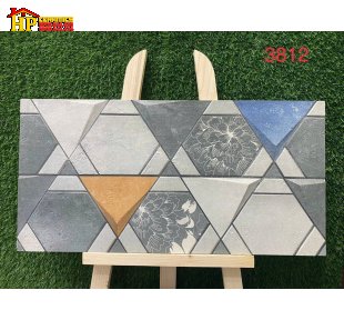GẠCH TRANG TRÍ 30X60 SẮC MÀU XÁM XEN KẺ XANH VÀ VÀNG HỌA TIẾT TỔ ONG TAM GIÁC 3D NHẬP KHẨU CAO CẤP