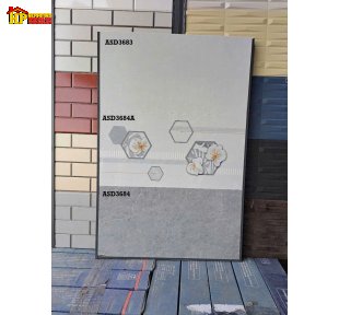GẠCH ỐP TƯỜNG 30X60 SẮC MÀU XÁM ĐẬM LỢT VÂN ĐÁ MỜ CHẠY NGẪU NHIÊN ĐIỂM HỌA TIẾT HOA LAN TRẮNG CAO CẤP