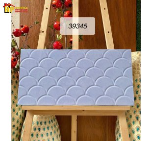 GẠCH TRANG TRÍ 30X60 SẮC MÀU XANH LAVENDER HỌA TIẾT VẢY CÁ 3D NHẬP KHẨU CAO CẤP