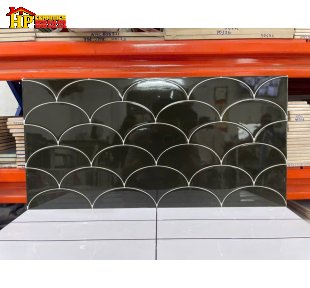 GẠCH TRANG TRÍ 30X60 SẮC MÀU ĐEN HUYỀN BÍ HỌA TIẾT VẢY CÁ NHẬP KHẨU CAO CẤP