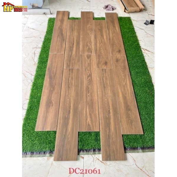 GẠCH LÁT NỀN GIẢ GỖ 20X100 VÂN GỖ NÂU TRẦM 21061 NHẬP KHẨU CAO CẤP