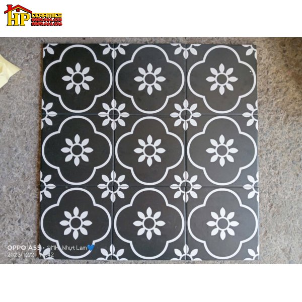 GẠCH TRANG TRÍ 20X20MÀU ĐEN HỌA TIẾT HOA BỐN CÁNH TRẮNG NHẬP KHẨU CAO CẤP