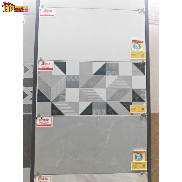 GẠCH ỐP TƯỜNG 30X60 VÂN ĐÁ XÁM ĐẬM LỢT ĐIỂM TAM GIÁC ZICZAC HIỆU ỨNG 3D NHẬP KHẨU CAO CẤP