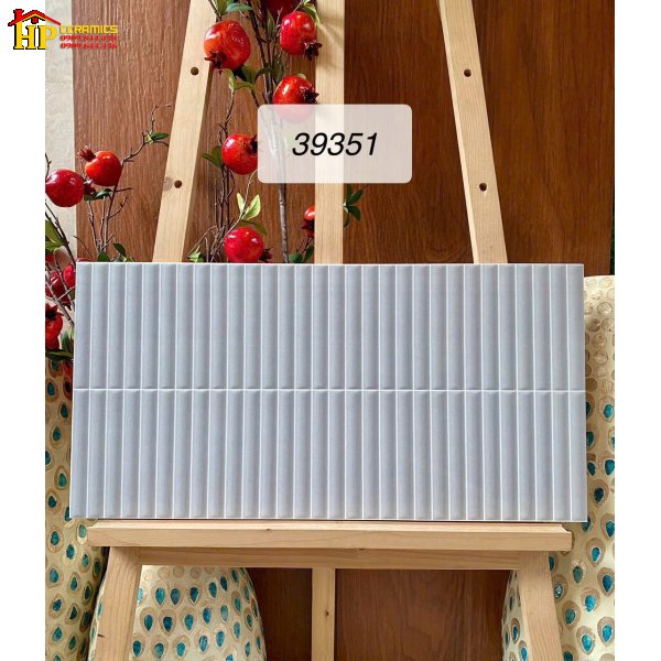 GẠCH TRANG TRÍ 30X60 MÀU XÁM GHI HỌA TIẾT SÓNG SỌC ĐŨA NHẬP KHẨU CAO CẤP
