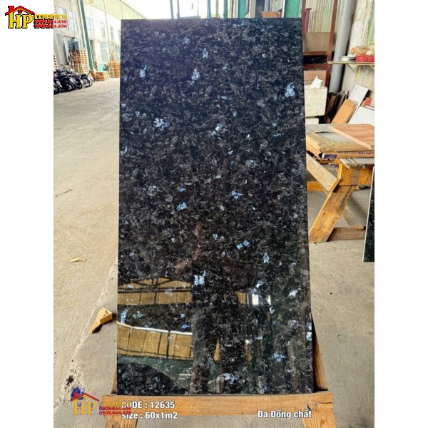 GẠCH LÁT NỀN 60X120 MÀU ĐEN HUYỀN BÍ HỌA TIẾT GIẢ VÂN ĐÁ HOA CƯƠNG XANH NHẬP KHẨU CAO CẤP