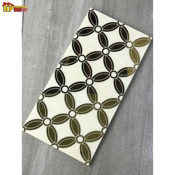 GẠCH TRANG TRÍ 30X60 MÀU TRẮNG HỌA TIẾT BÔNG 4 CÁNH NHỦ VÀNG TRÁNG GƯƠNG NHẬP KHẨU CAO CẤP