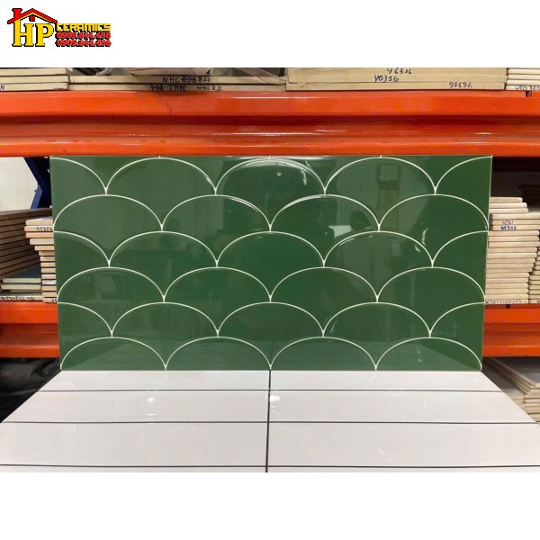 GẠCH TRANG TRÍ 30X60 SẮC MÀU XANH LỤC BẢO HỌA TIẾT VẢY CÁ NHẬP KHẨU CAO CẤP